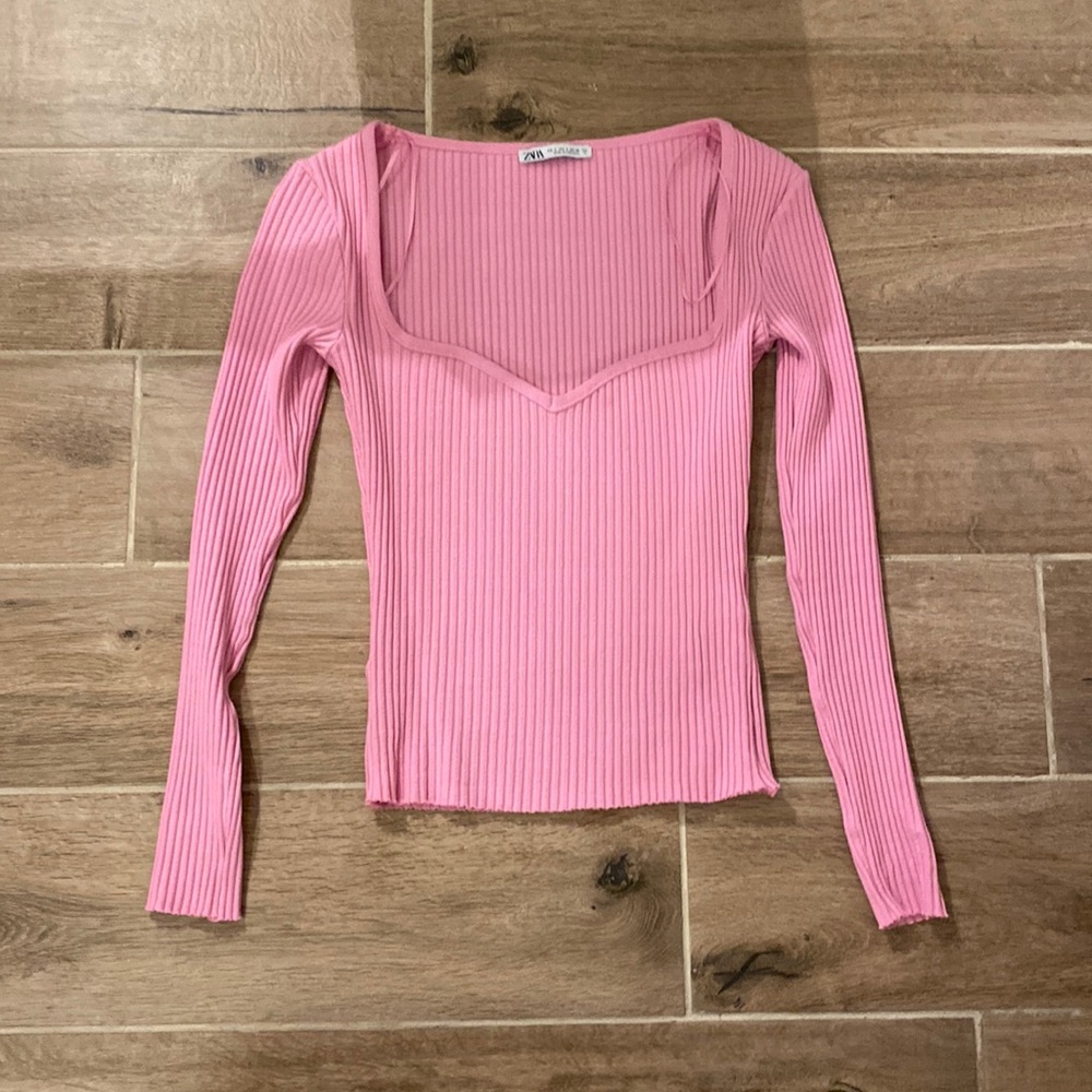 Zara top size small. Never worn.